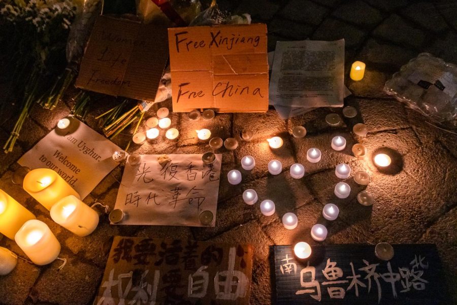The Berkeley Beacon | Protestors mourn Ürümqi fire victims in Chinatown